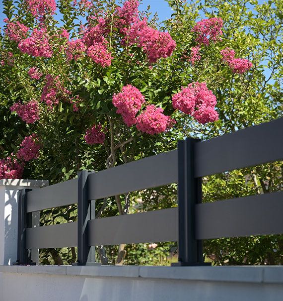 Clôture résidentielle ajourée en aluminium