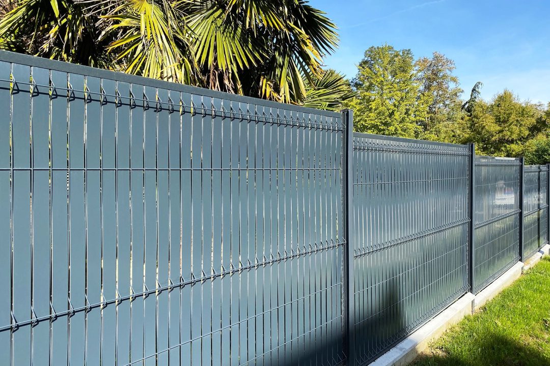 Brise-vue aluminium pour panneaux rigides