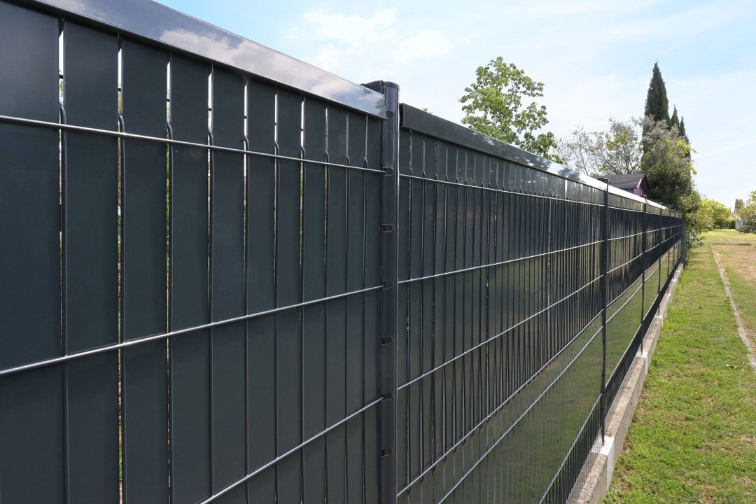 Brise-vue aluminium pour panneaux rigides