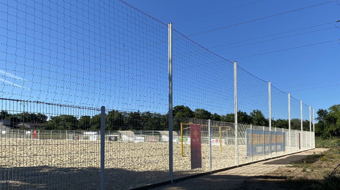 Pare-ballon terrain de foot