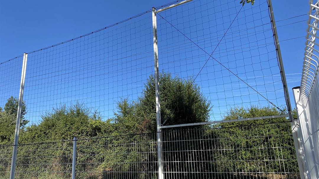 Pare-ballon terrain de foot