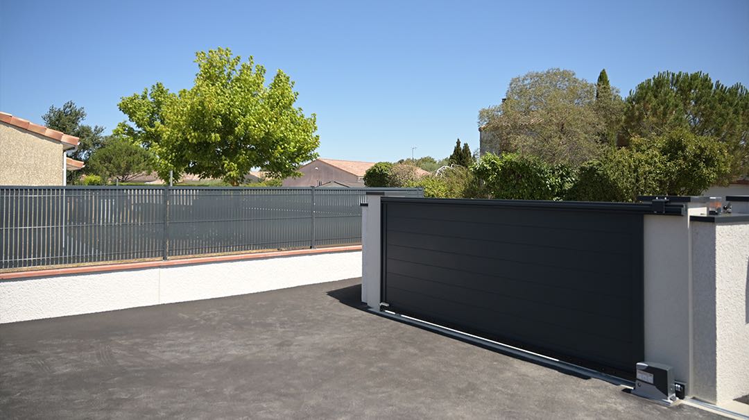 Brise-vue aluminium pour panneaux rigides