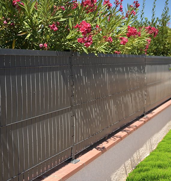 Brise-vue aluminium pour panneaux rigides