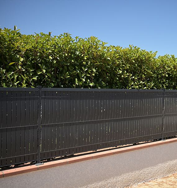 Brise-vue aluminium pour panneaux rigides