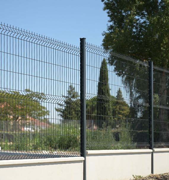 Panneaux rigide et soubassement zone industrielle