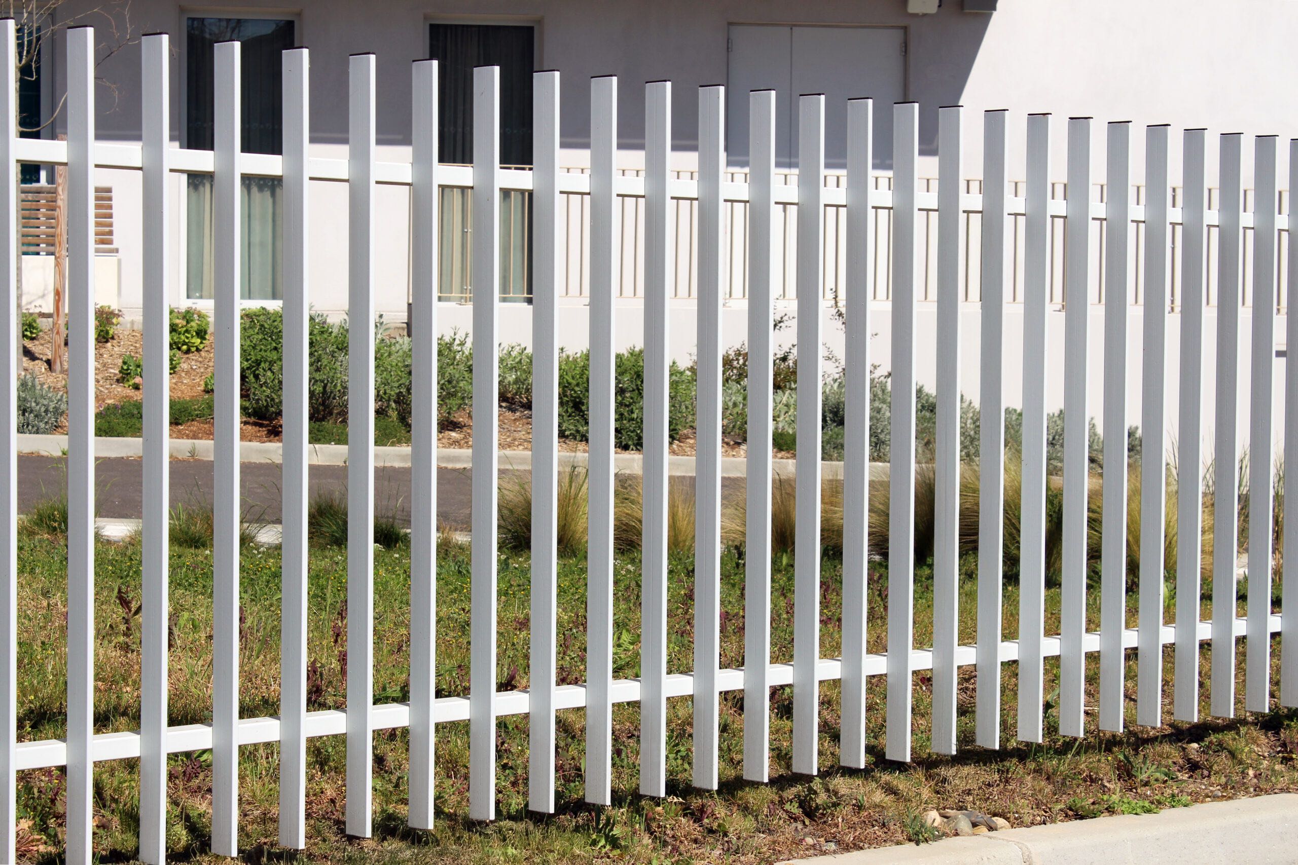 POURQUOI INSTALLER UNE CLÔTURE SUR VOTRE PROPRIÉTÉ ?